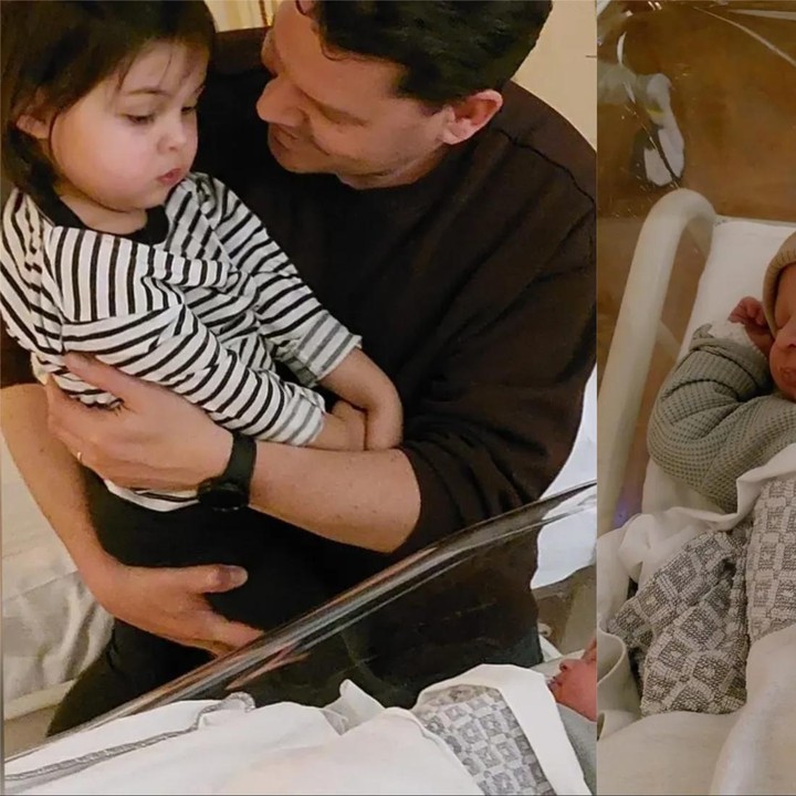 <p>Foto keluarga Gracia ini berhasil bikin beberapa netizen salfok alias salah fokus. Pasalnya, dua anak Gracia disebut mirip banget dengan Jeffrey, yang memiliki perawakan bule. "2&times; terjadi dan semua benih mirip daddynya," tulis akun @in***. Tulisan netizen tersebut dijawab oleh Gracia dengan candaan. "2x pun ku pasrah dengan hasilnya," katanya. (Foto: Instagram @graciaz14)</p>