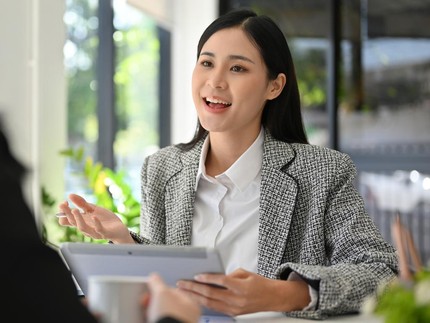 10 Kalimat Sederhana yang Bikin Seseorang Terlihat Lebih Cerdas saat Mengobrol