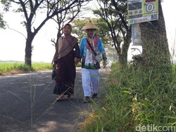 Penuhi Nazar, Jemaah Haji Pulang Jalan Kaki dari Asrama Boyolali ke Semarang