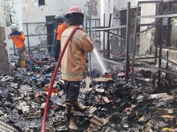 Kebakaran Hanguskan Toko Sparepart di Rembang Pagi Ini, Kerugian Rp 1,5 M
