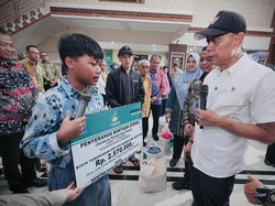 Wamensos Serahkan Bantuan ATENSI ke Warga Pringsewu