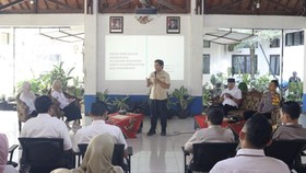Ketua Komisi IV DPRD Kota Bandung, H. Iman Lestariyono, S.Si., S.H., menjadi narasumber kegiatan Loka Karya Mini (Lokmin) Bidang Kesehatan dengan tema Pelayanan Kesehatan Gratis di Pendopo Kecamatan Gedebage, Rabu, 10 Juni 2026.