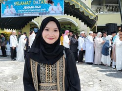 Kisah Luqyana, Mahasiswi Kalteng yang Berhaji Gantikan Ayahnya