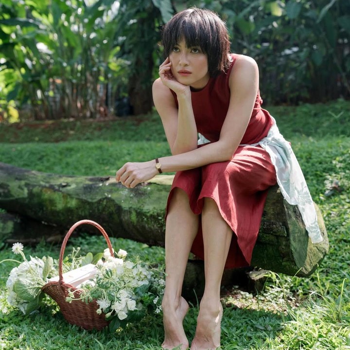 <p>Meski bukan anak kembar, mereka juga sama-sama dikenal di industri hiburan Tanah Air. Mariana sendiri membangun namanya sebagai model sekaligus aktris. Ia mencuri perhatian setelah membintangi film <em>Janji Joni</em> pada 2005.&nbsp;(Foto: Instagram @marianardantec)</p>