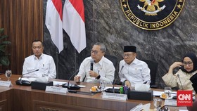 Menteri Koordinator Bidang Pangan Zulkifli Hasan dalam konferensi pers di kantor Kemenko Pangan, Jakarta Pusat, Kamis (11/6).