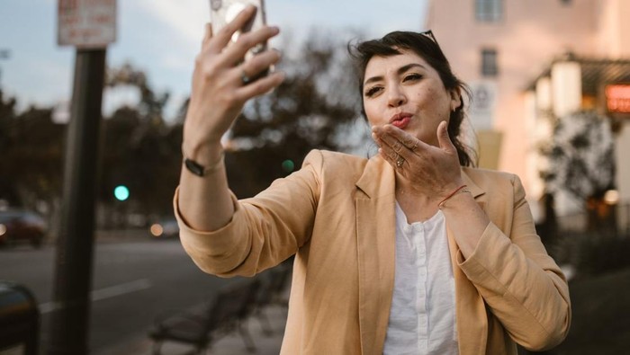 3 Zodiak yang Sulit Menjalani Hubungan LDR