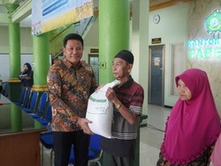 Pemkab Sidoarjo Salurkan Bantuan Beras-Minyak Goreng ke 181 Ribu Warga