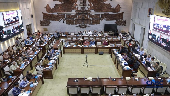 DPR Percaya Kepemimpinan Destry-Nantikan Nama Calon Gubernur BI Baru
