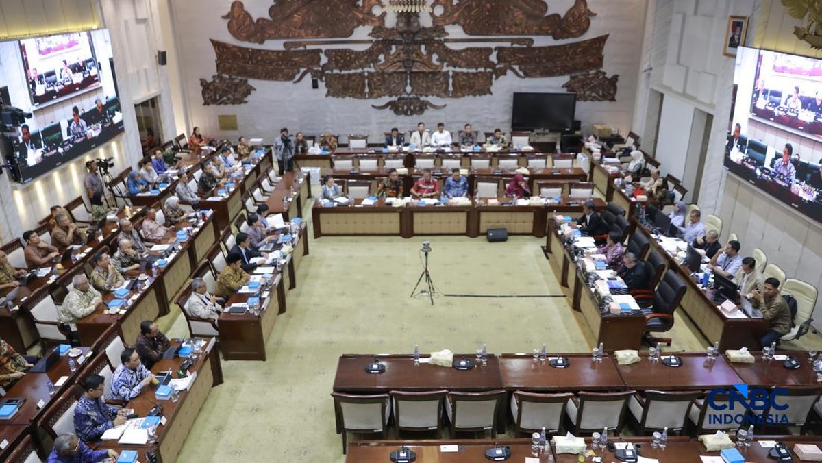 DPR Khawatir Tambahan Layer CHT Guncang Industri Legal-Bebani Fiskal
