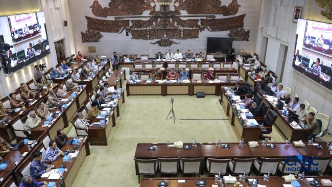 DPR Khawatir Tambahan Layer CHT Guncang Indusri Legal-Bebani Fiskal