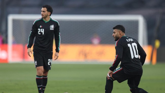 PASADENA, CALIFORNIA - MAY 30: Alexis Vega of Mexico reacts during the international friendly match between Mexico and Australia at Rose Bowl Stadium on May 30, 2026 in Pasadena, California.   Luiza Moraes/Getty Images/AFP (Photo by Luiza Moraes / GE