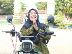 Kebahagiaan Titin, Guru Difabel Indramayu Usai Terima Apresiasi