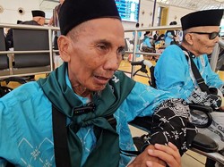 Tukang Tambal Ban yang Berhaji Sendiri dalam Keterbatasan