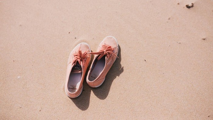 5 Jenis Sepatu yang Cocok Dipakai saat Cuaca Panas