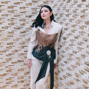 Langsung Kerja Usai 1 Minggu Lahiran, Penampilan Terbaru Amanda Manopo Jadi Sorotan