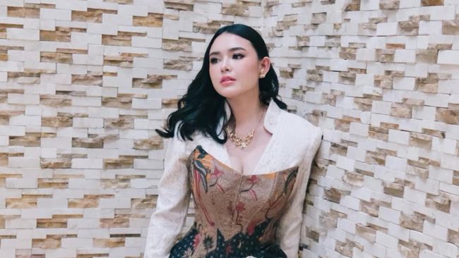 Langsung Kerja Usai 1 Minggu Lahiran, Penampilan Terbaru Amanda Manopo Jadi Sorotan