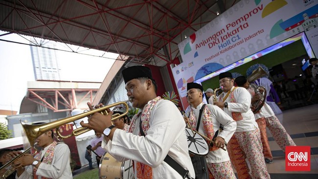 Anjungan Pemerintah Provinsi (Pemprov) DKI Jakarta di Hall C1 di JIEXPO Kemayoran, Jakarta Pusat, diserbu pengunjung pada hari pertama gelaran Jakarta Fair Kemayoran 2026, Kamis (11/6). (CNN Indonesia/Adi ibrahim)