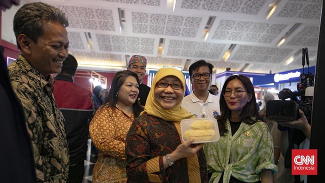 Anjungan Pemerintah Provinsi (Pemprov) DKI Jakarta di Hall C1 di JIEXPO Kemayoran, Jakarta Pusat, diserbu pengunjung pada hari pertama gelaran Jakarta Fair Kemayoran 2026, Kamis (11/6). (CNN Indonesia/Adi ibrahim)