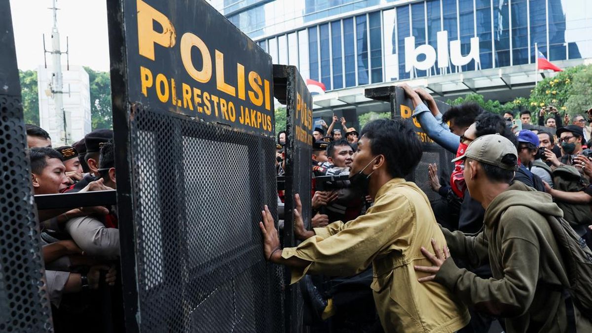 Polisi Tangkap 2 Pria Bawa Molotov Saat Demo di Jakarta