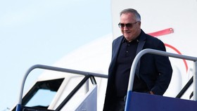 WEST PALM BEACH, FLORIDA - JUNE 08: Head coach Dick Advocaat of Curaao arrives at Palm Beach International Airport ahead of the FIFA World Cup 2026 on June 08, 2026 in West Palm Beach, Florida. Megan Briggs/Getty Images/AFP (Photo by Megan Briggs / G