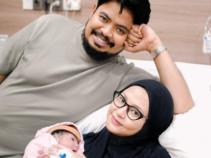 Selamat! Indah Istri Rigen Rakelna Melahirkan Anak Keempat, Dikaruniai Bayi Perempuan