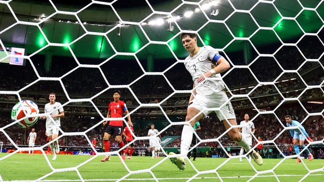 Soccer Football - FIFA World Cup 2026 - Group A - South Korea v Czech Republic - Estadio Guadalajara, Guadalajara, Mexico - June 11, 2026 South Korea's Hwang In-beom scores their first goal REUTERS/Amanda Perobelli