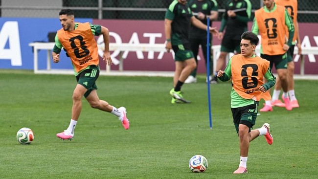 Mexico's forward #09 Raul Jimenez (L) and midfielder #19 Gilberto Mora take part in a training session at Centro de Alto Rendimiento (CAR) in Mexico City on June 10, 2026, on the eve of the 2026 World Cup football match between Mexico and South Afric