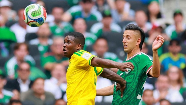 Soccer Football - FIFA World Cup 2026 - Group A - Mexico v South Africa - Estadio Azteca, Mexico City, Mexico - June 11, 2026 South Africa's Mbekezeli Mbokazi in action with Mexico's Roberto Alvarado REUTERS/Eloisa Sanchez