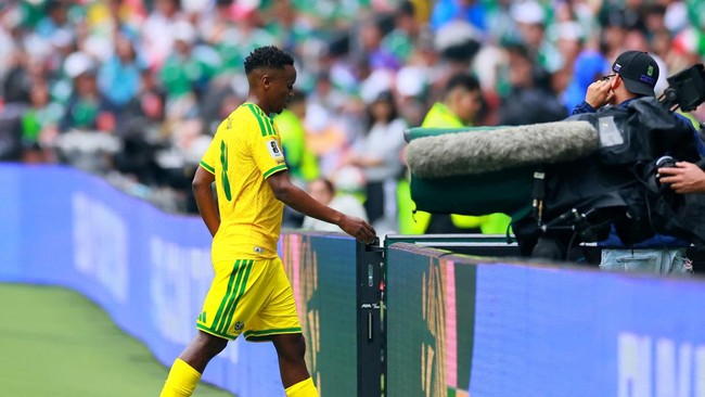Soccer Football - FIFA World Cup 2026 - Group A - Mexico v South Africa - Estadio Azteca, Mexico City, Mexico - June 11, 2026 South Africa's Themba Zwane walks off the pitch after being shown a red card by referee Wilton Sampaio after a VAR review RE