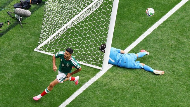 Soccer Football - FIFA World Cup 2026 - Group A - Mexico v South Africa - Estadio Azteca, Mexico City, Mexico - June 11, 2026 Mexico's Raul Jimenez celebrates scoring their second goal REUTERS/Raquel Cunha
