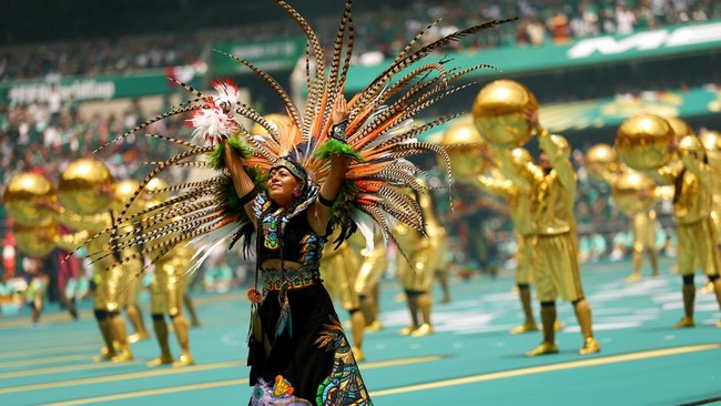 Soccer Football - FIFA World Cup 2026 - Group A - Mexico v South Africa - Estadio Azteca, Mexico City, Mexico - June 11, 2026 Performer during the opening ceremony before the match REUTERS/Hannah Mckay