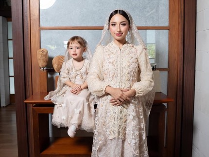 Potret Gaya Kamari Anak Jennifer Coppen di Pernikahan Sang Bunda