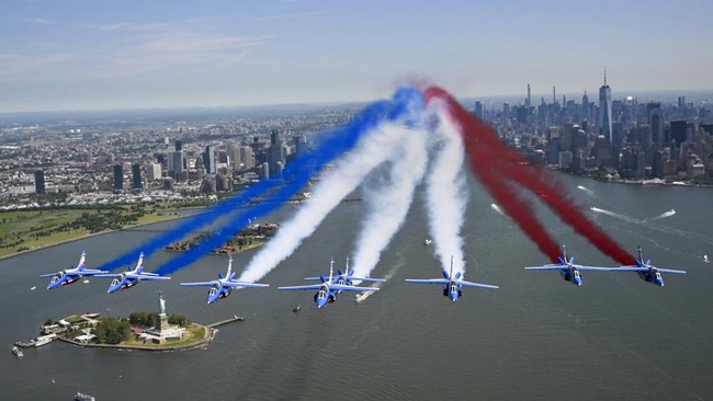 The Patrouille de France conducts a flyover above the Statue of Liberty in New York Harbor in commemoration of the 250th anniversary of American independence, in New York City, on June 9, 2026. (Photo by ANGELA WEISS / AFP)