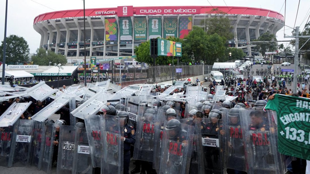 Piala Dunia 2026 Resmi Mulai, Luar Stadion Malah Chaos dan Bentrok 
