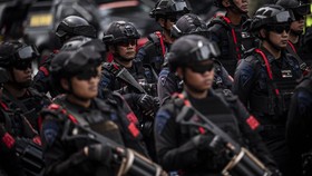 Personel Korps Brimob mengikuti apel pengamanan unjuk rasa mahasiswa di Kantor Gubernur Jawa Tengah, Semarang, Jawa Tengah, Jumat (12/6/2026). Polda Jawa Tengah bersama Polrestabes Semarang menyiagakan sekitar 1.399 personel gabungan untuk mengamanka