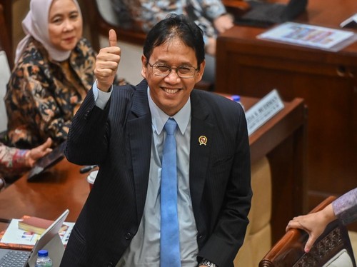 Menteri Keuangan Purbaya Yudhi Sadewa bersiap mengikuti rapat kerja dengan Komisi XI DPR di Kompleks Parlemen, Senayan, Jakarta, Kamis (11/6/2026). Dalam rapat tersebut Komisi XI DPR dan pemerintah resmi menyepakati Kerangka Ekonomi Makro dan Pokok-P