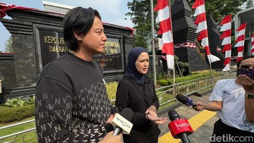 Update Informasi Selebriti InsertLive : Roger Danuarta-Cut Meyriska Diperiksa Terkait Kasus Hanania Group, Serahkan Bukti Ini