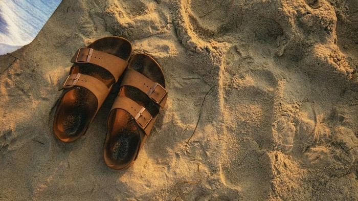 Sandal berbahan empuk