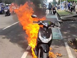 Motor Terbakar di Jalan Pajajaran Bogor, Api Muncul dari Mesin