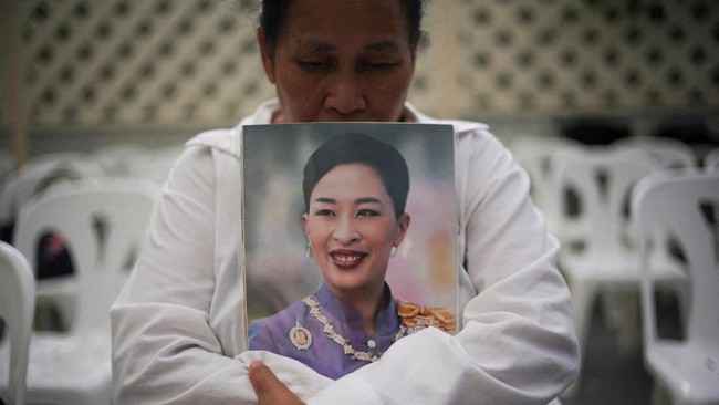 Putri Thailand Bajrakitiyabha Mahidol meninggal dunia di usia 47 tahun setelah lebih dari tiga tahun dirawat di rumah sakit.

