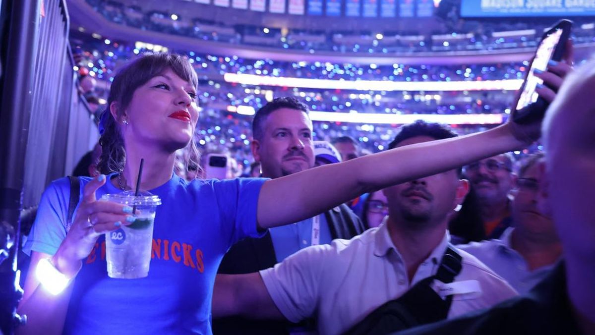 Viral Taylor Swift-Kylie Jenner Pelukan, Ini Kata Ahli Gestur