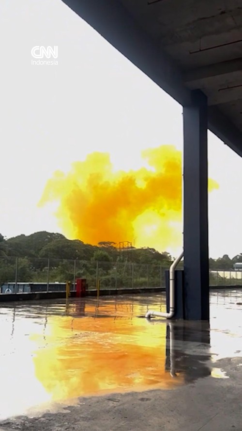 Rekaman asap kuning tebal di atas Pasir Gudang, Johor, Malaysia menjadi viral pada Kamis (11/6).