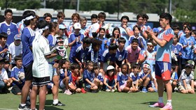 Soccer Football - FIFA World Cup 2026 - Japan Training - Nashville SC, Nashville, Tennessee, U.S. - June 10, 2026 Japan's Wataru Endo reacts alongside children during training IMAGN IMAGES via Reuters/Alan Poizner