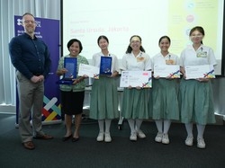 Sorot Plastik, Tim SMA Santa Ursula Jakarta Raih Penghargaan Tingkat Asia Timur!