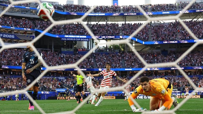FOTO: AS Adidaya di Kampung Sendiri, Bantai Paraguay 4-1