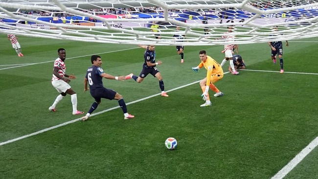 FOTO: AS Adidaya di Kampung Sendiri, Bantai Paraguay 4-1