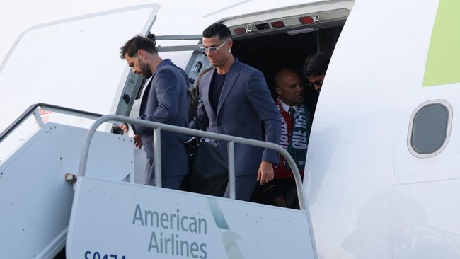 Portugal's forward #07 Cristiano Ronaldo (R) and Portugal's midfielder #10 Bernardo Silva get off the plane upon their arrival at the Palm Beach International Airport for the FIFA 2026 World Cup football tournament, in West Palm Beach, Florida on Jun