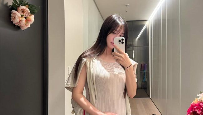 Intip Style Manis Mantan Member Apink Hong Yoo Kyung Yang Kini Hamil Anak Pertama