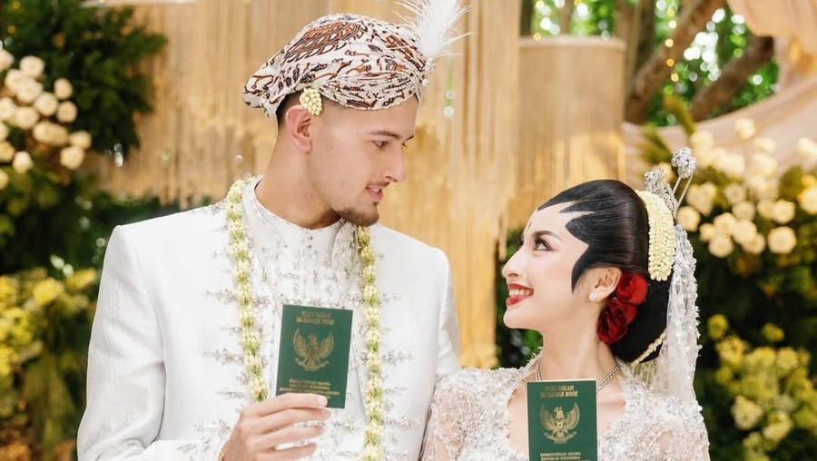 Jennifer Coppen dan Justin Hubner Menikah&period;