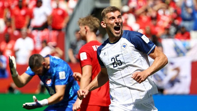 Soccer Football - FIFA World Cup 2026 - Group B - Canada v Bosnia and Herzegovina - Toronto Stadium, Toronto, Canada - June 12, 2026 Bosnia and Herzegovina's Jovo Lukic celebrates scoring their first goal REUTERS/Claudia Greco     TPX IMAGES OF THE D